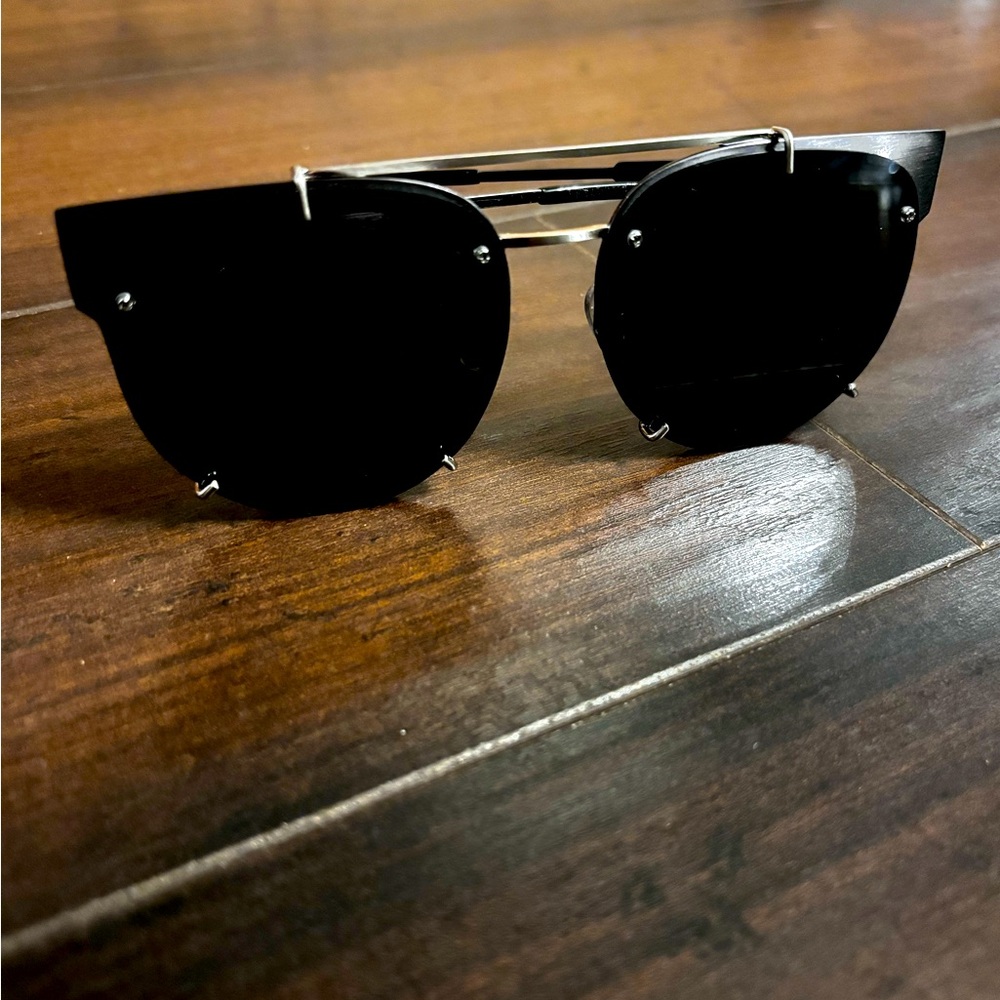 Vera wang shades black mirror silver frames